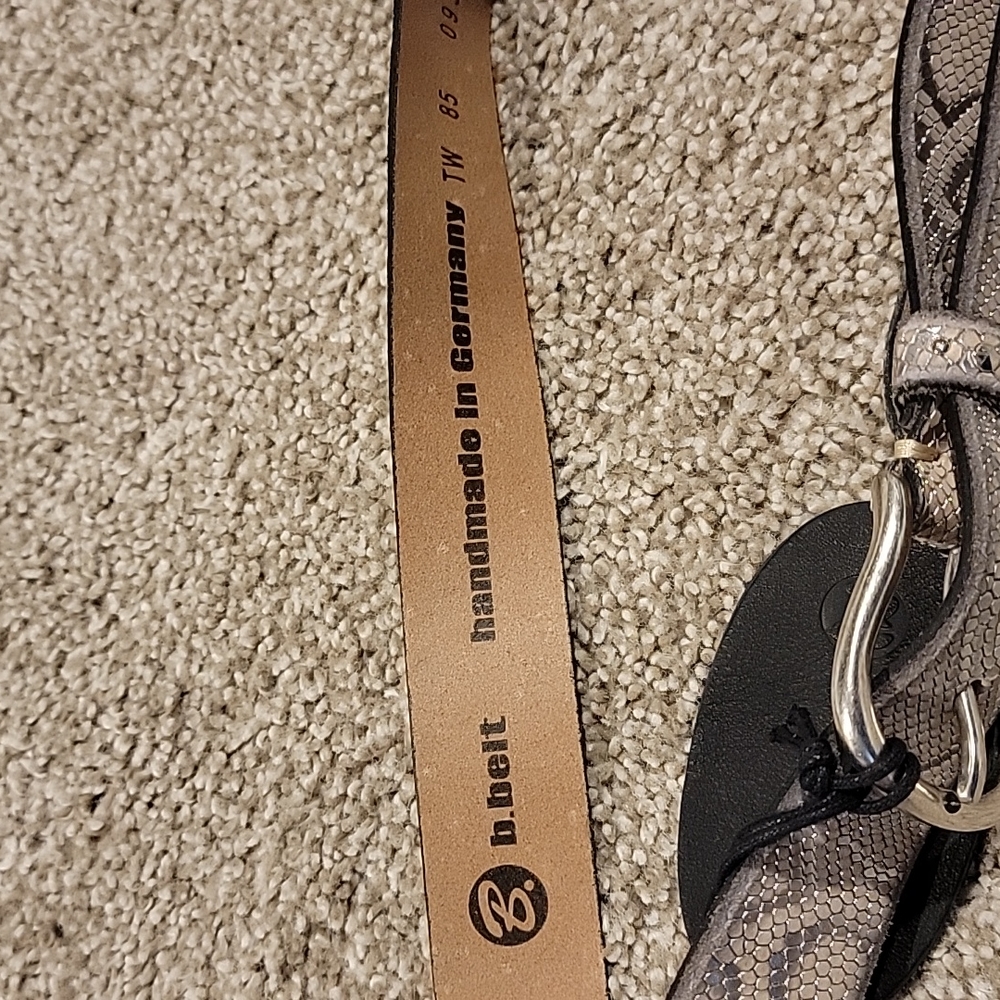 B. Belt nwt snake print leather - Picture 3 of 3